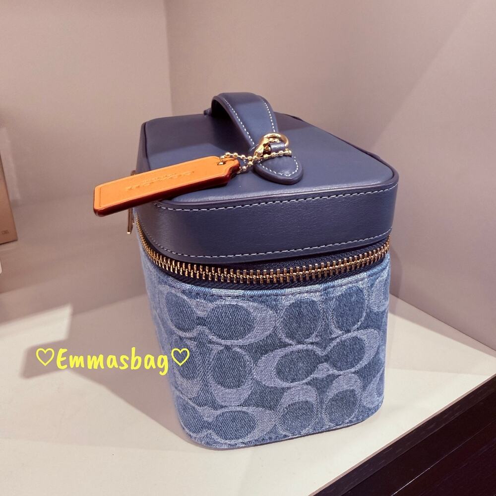 Last 1‼️Coach CDC16 Cosmetic Case in Signature Denim, denim/Gold/Indigo - Picture 2 of 6